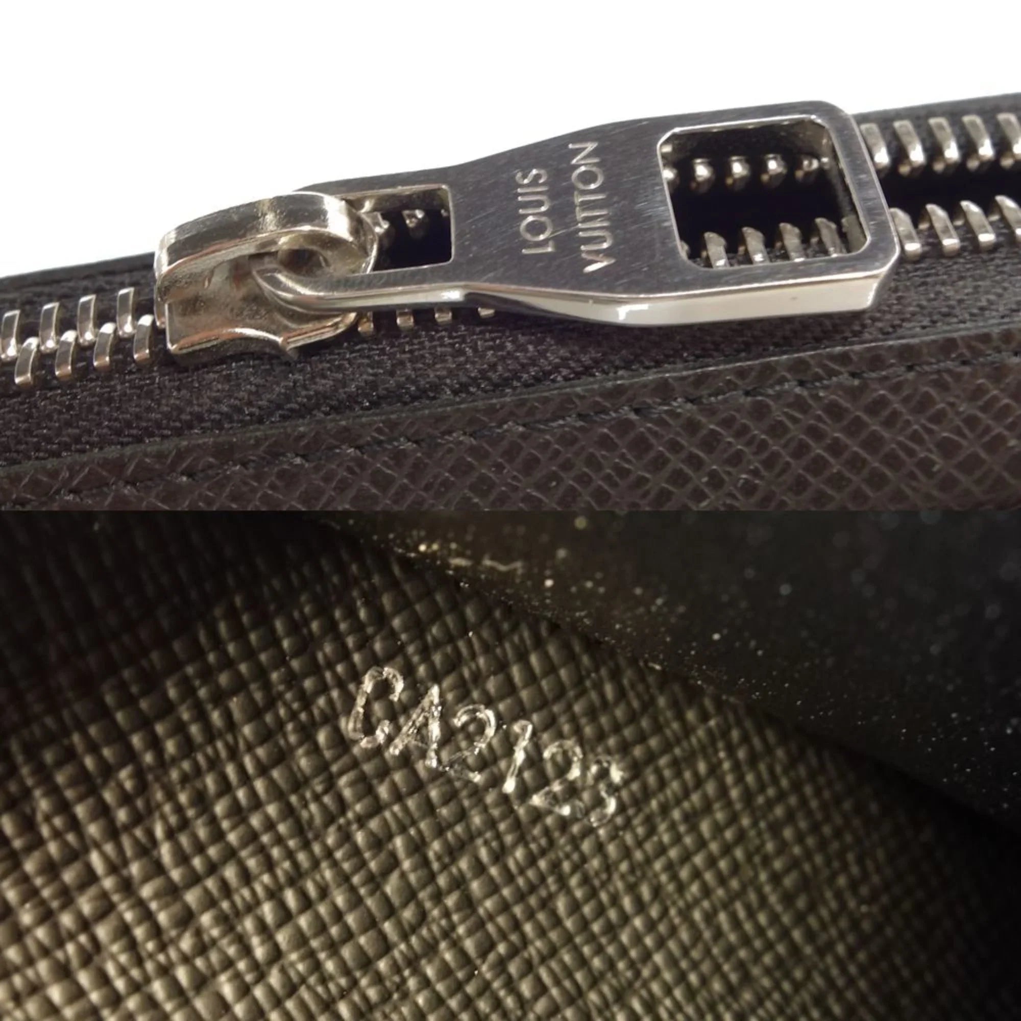 Pre-Owned Louis Vuitton Taiga LOUIS VUITTON Zippy XL M42097 Long Wallet Ardoise 083562 (Good)