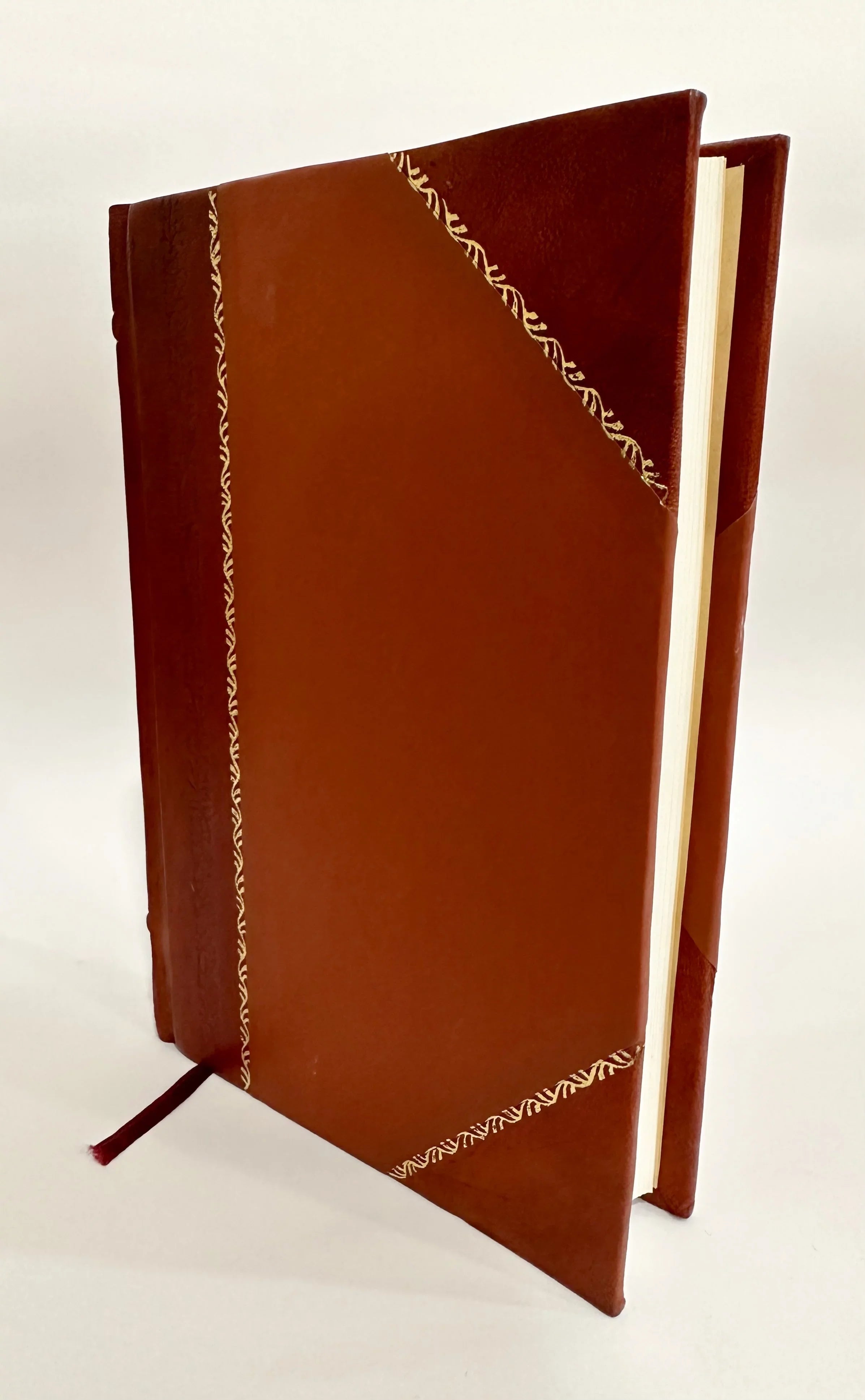 Regla De La Gloriosa Santa Clara, Con Las Constituciones De Las Monjas Capuchinas Del Santissimo Crucifixo De Roma, ... Concedidas, Y Otorgadas Por Su Santidad El Papa Paulo (1619) [Leather Bound]
