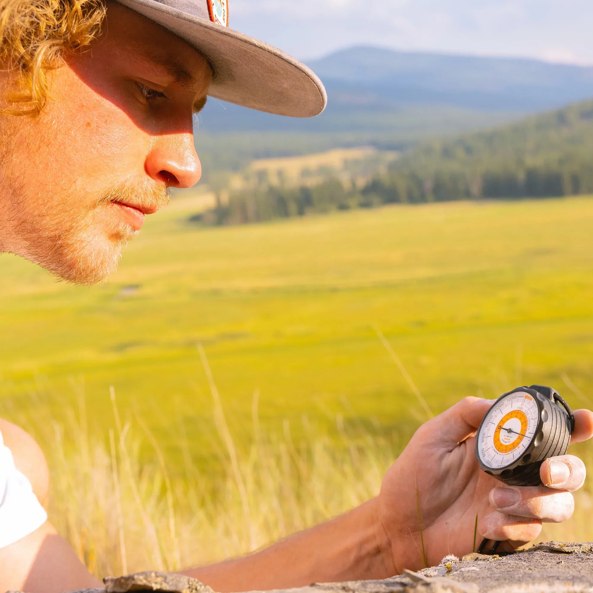 Sun Company Ascent Altimeter - Battery-Free Altimeter and Barometer | Weather-Trend Indicator with Rugged Aluminum Case and Reflective Lanyard | Reads Altitude from 0 to 15,000 Feet
