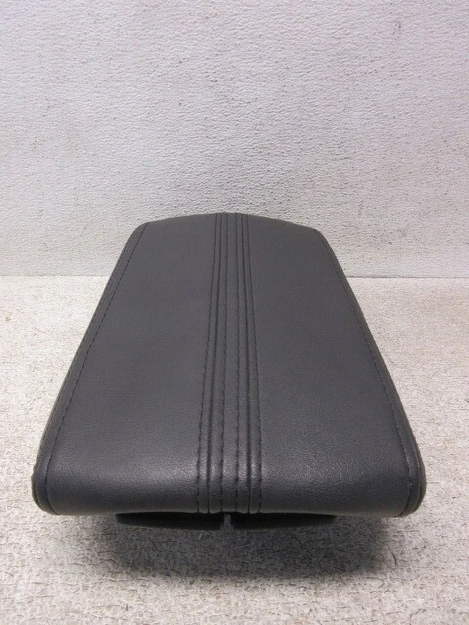Pre-Owned 10 2010 Lincoln MKZ Black Leather Center Console Lid OEM LKQ (Good)